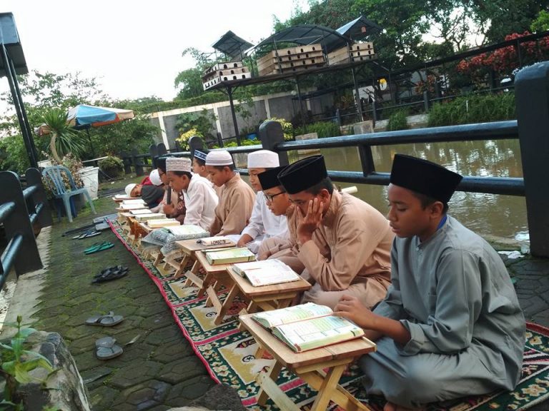 mengaji di udara segar ponpes akbar