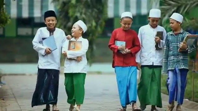 doa sebelum belajar, foto santri yang berangkat untuk menuntut ilmu