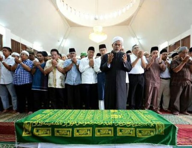 Gambar pelaksanaan sholat jenazah