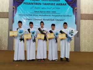 wisudawan-30-juz.jpg